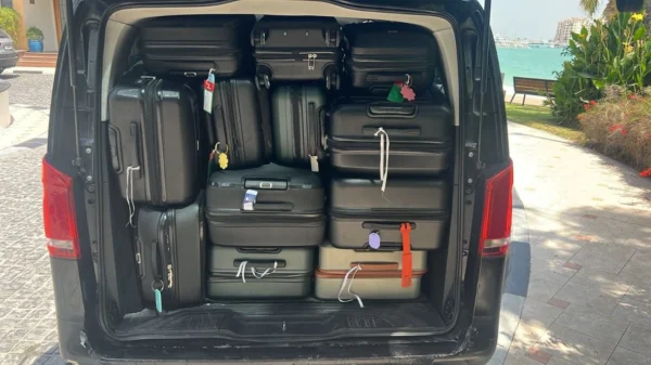 3b7294_a3ac5d2fc2724fc6b8d2943fd0d090c8~mv2 Rent Mercedes V-Class Chauffeur Service Dubai and Abu Dhabi | Car with Driver